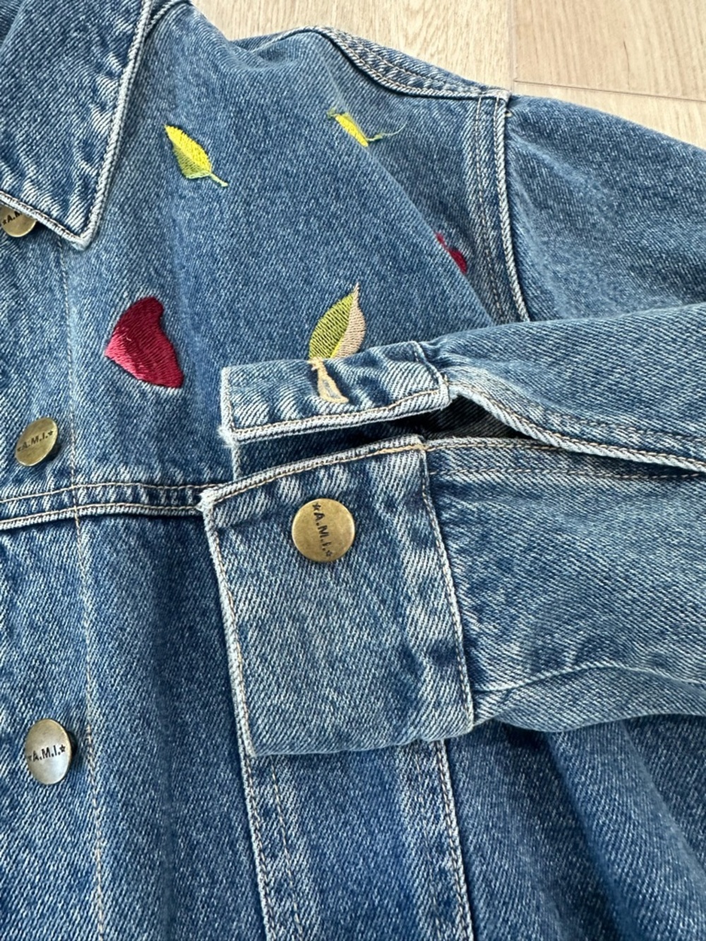A.M.I. Floral embroidered Jean jacket medium vintage - Picture 4 of 7